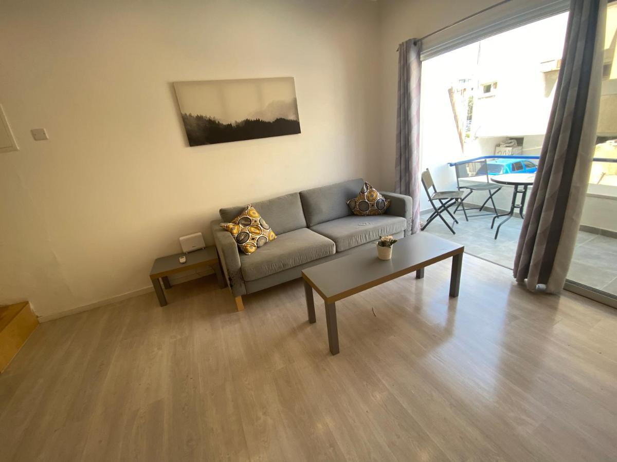 1-Bedroom Duplex 100M By The Sea 레메소스 외부 사진